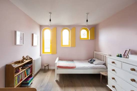 Empty Bedroom Walls – Add Interest Without Overdecorating Spaces